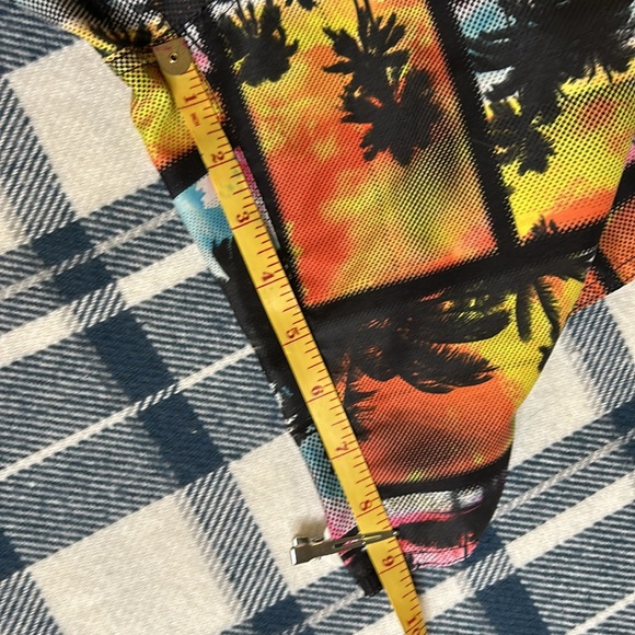 Multi colour tropical design - Picture 6 of 6